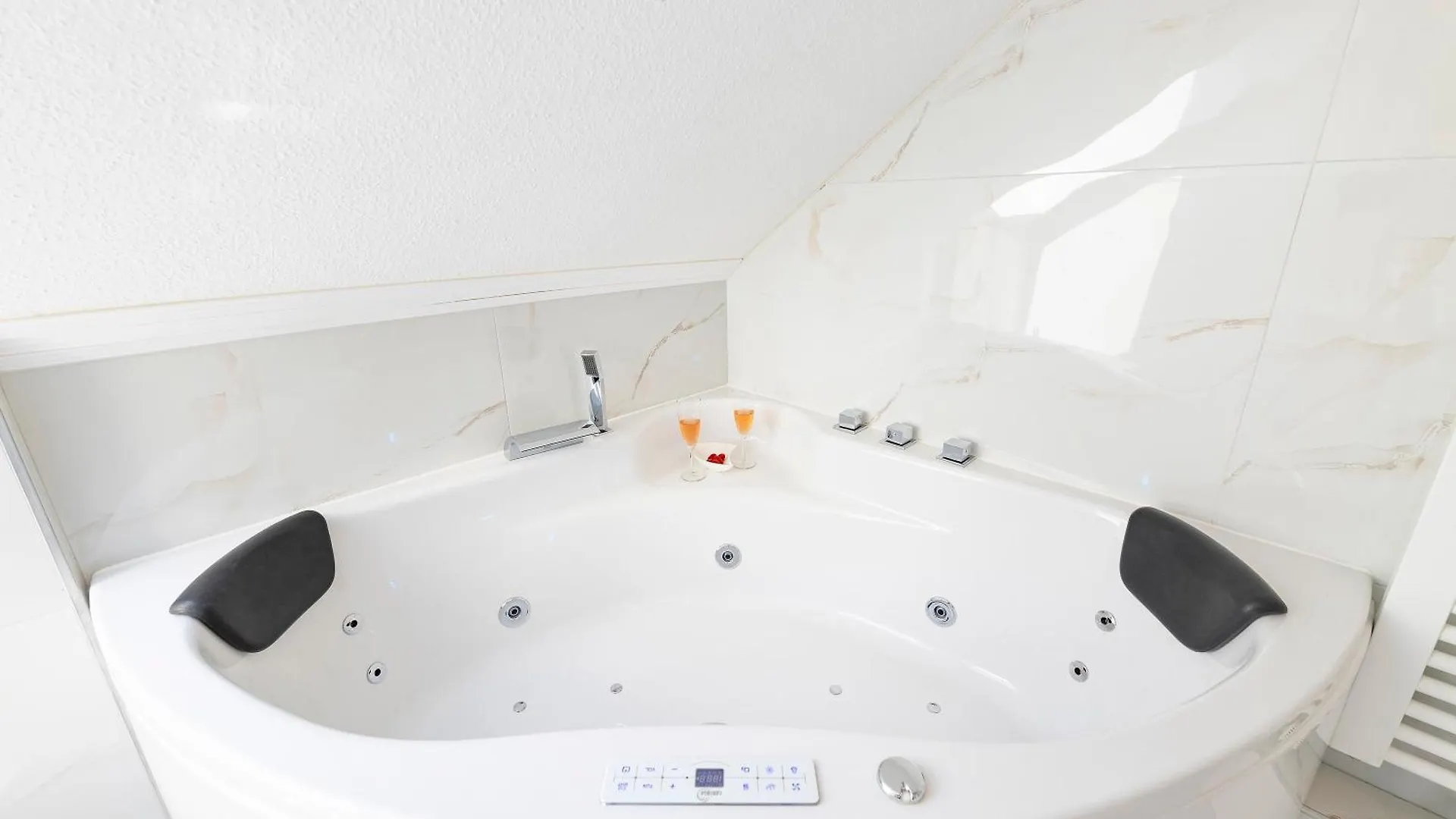 Penthouse With Whirlpool Central Apartment Dusseldorf Germany