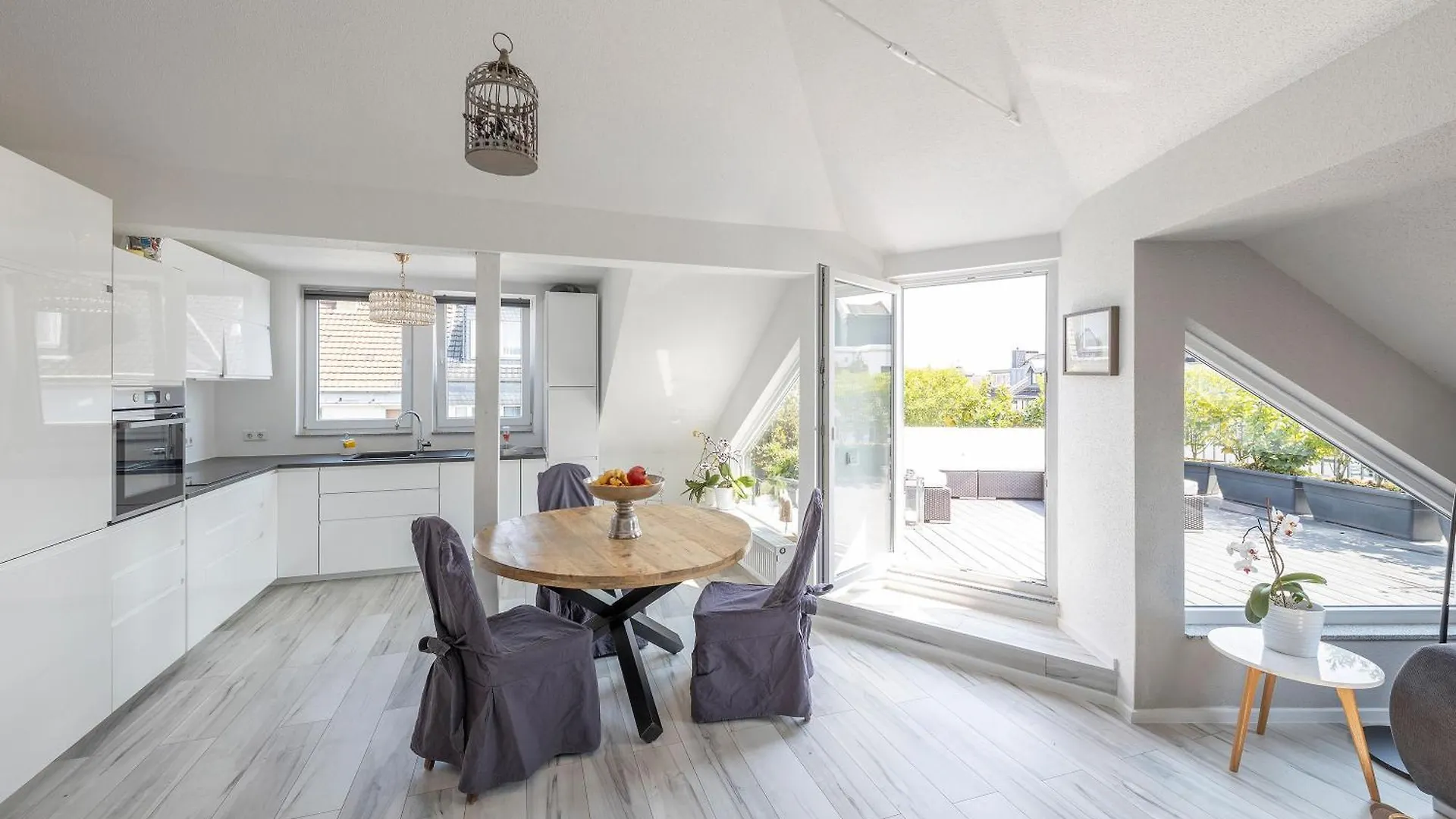 Penthouse With Whirlpool Central Apartment Dusseldorf